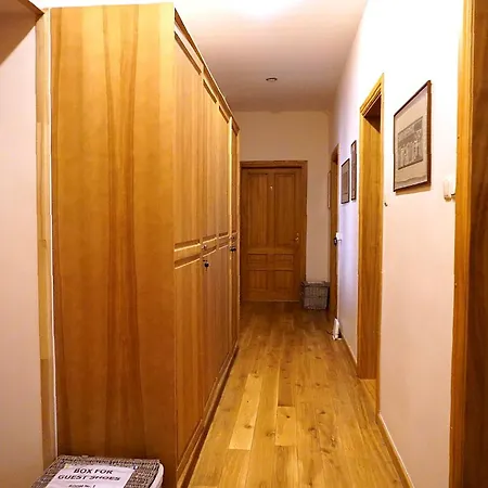 Проживання в сім'ї Cozy In With A Cat 10 Min To Station